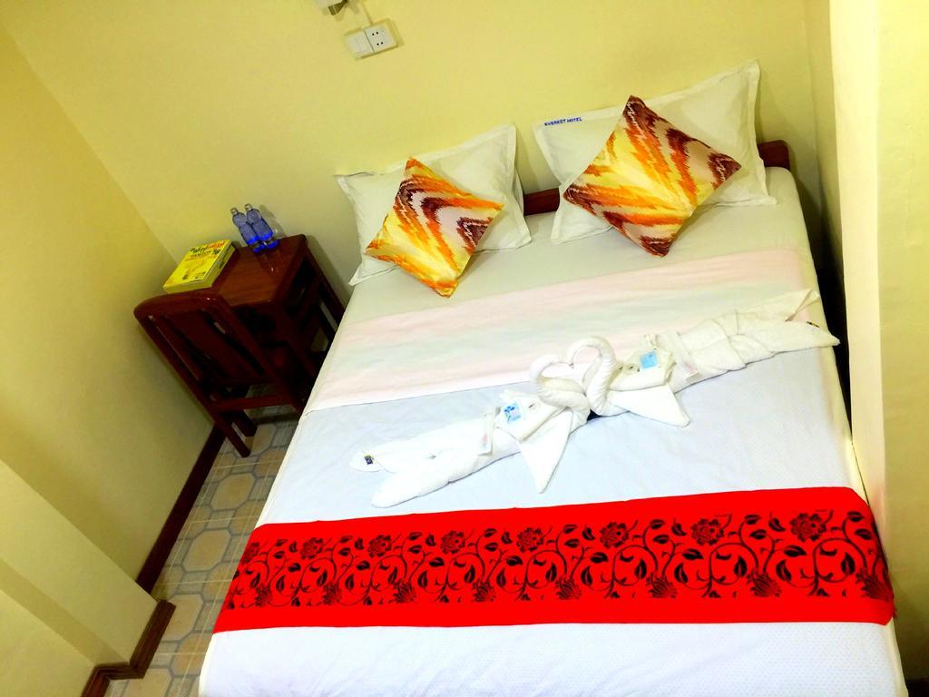 Everest Hotel Yangon Eksteriør bilde