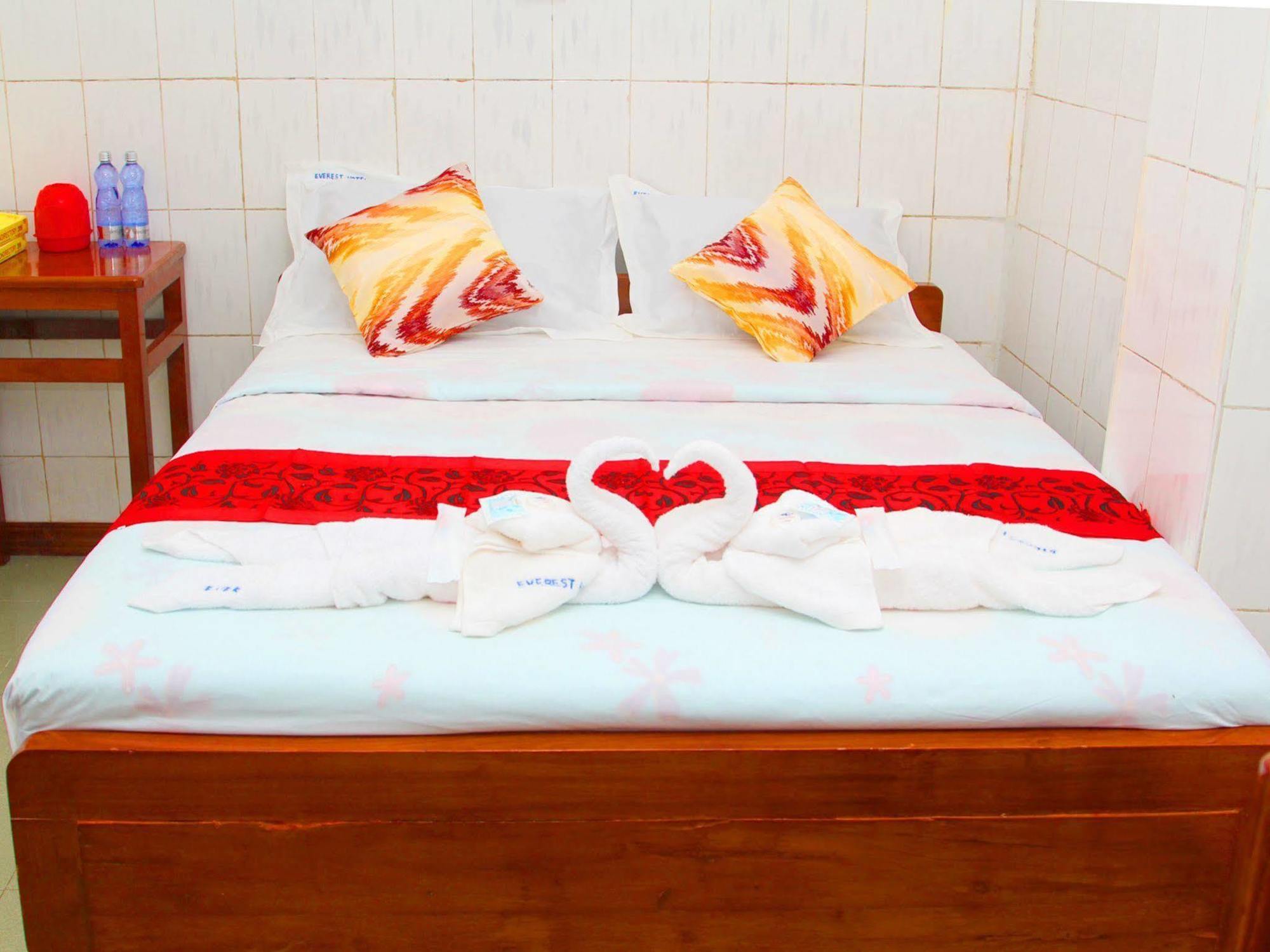 Everest Hotel Yangon Eksteriør bilde
